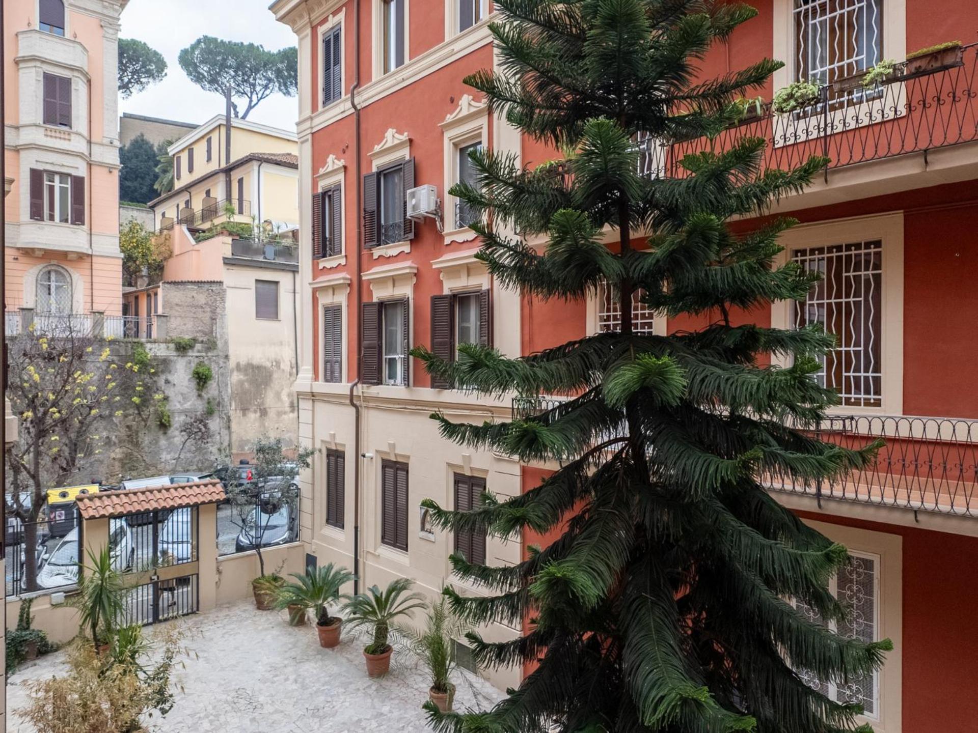 The Rent -cozy Two Bedroom Near Vatican Apartment